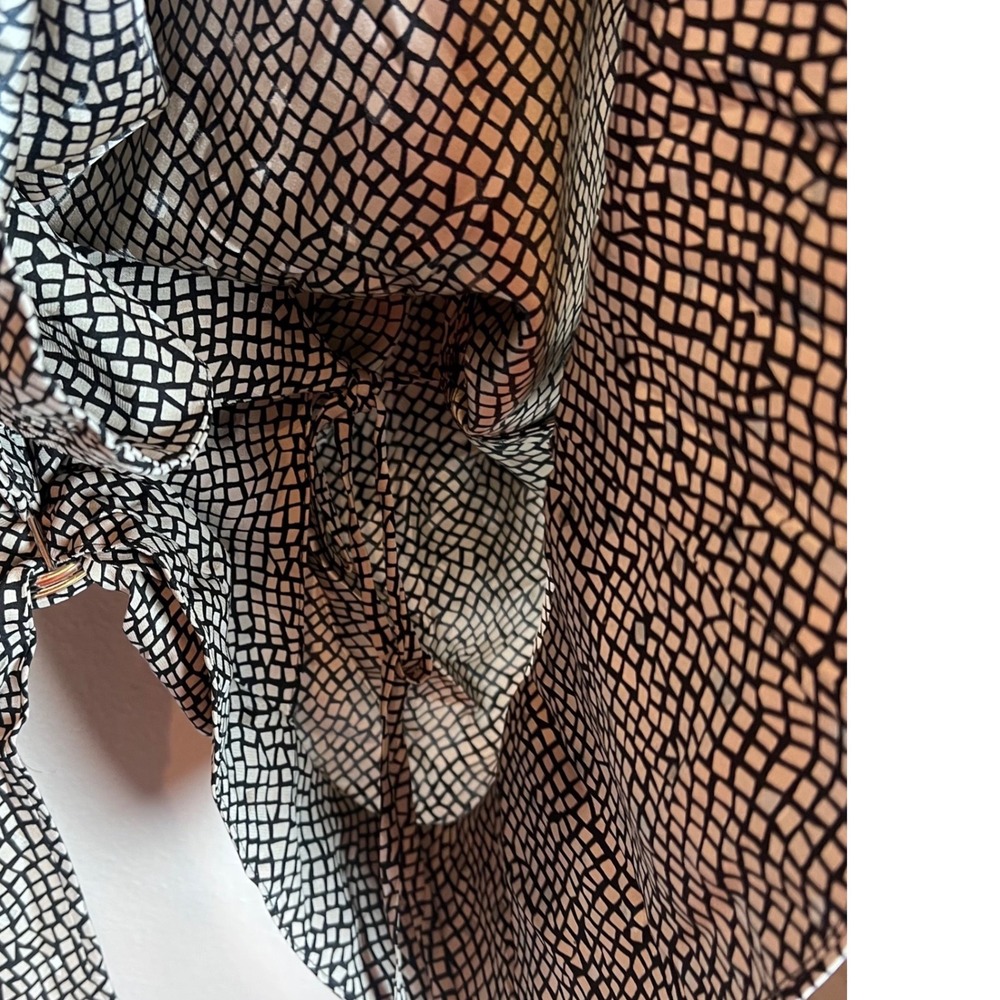 Debora Kuchme Vintage 100% Silk Wrap Blouse Black White Geometric Grid Print S8 - Picture 5 of 5